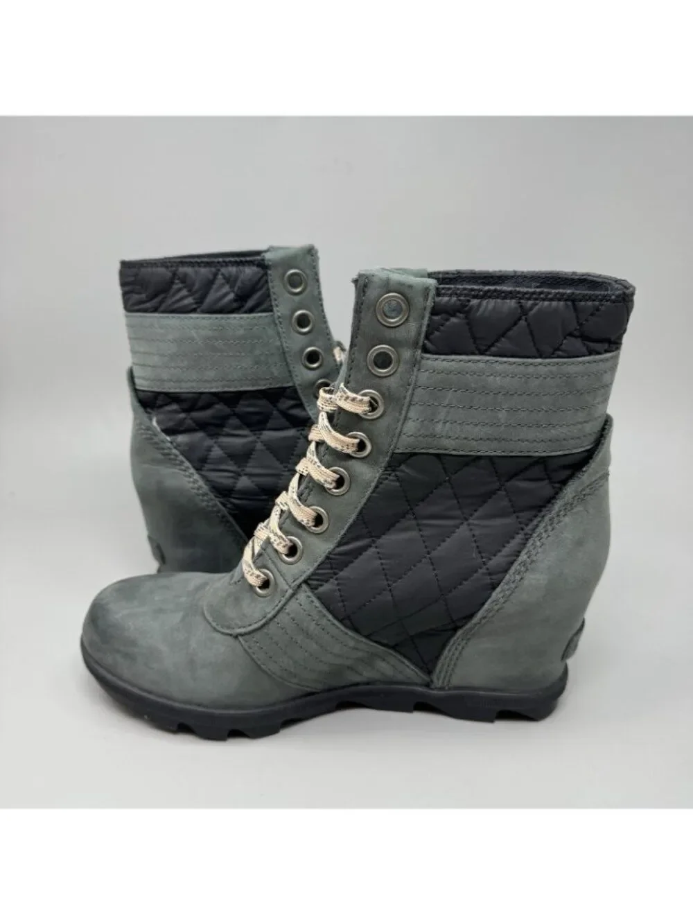 SOREL LEXIE WEDGE Gray Nubuck And Black Quilted Women's Ankle Boots Size 9